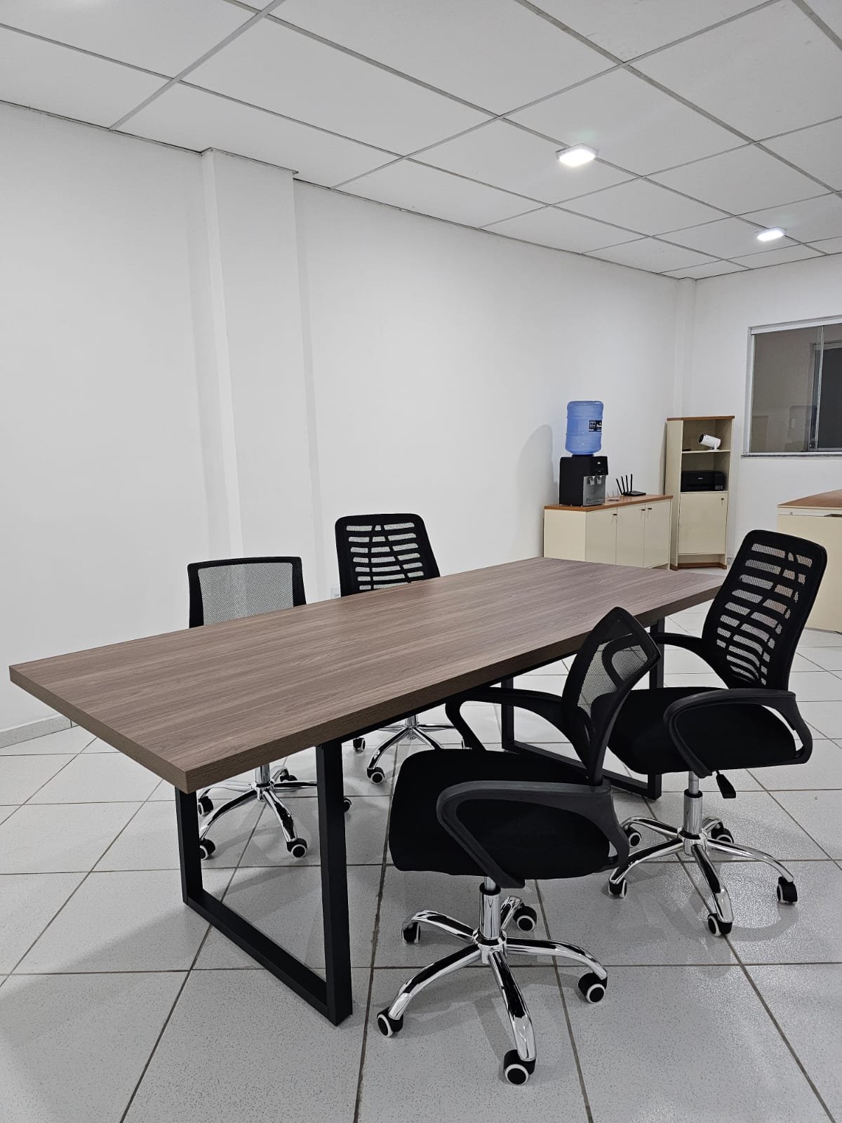Sala de reunião climatizada para até 8 pessoas em Mogi das Cruzes